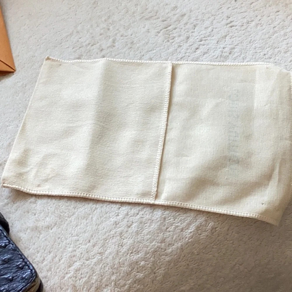 - LOUIS VUITTON Dust Bag, Small 7х5